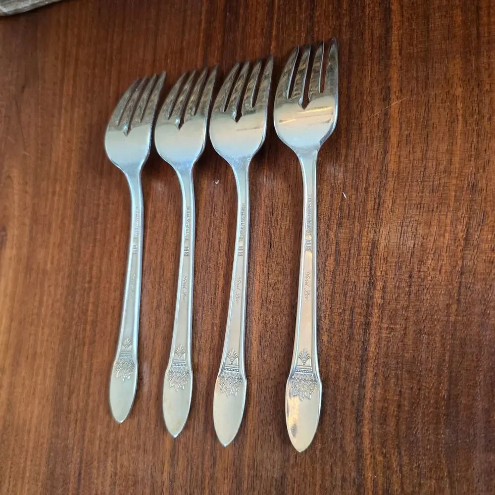 Vintage 1847 Rogers Bros FIRST LOVE 4 Salad Forks Silverplate Art Deco Cottage